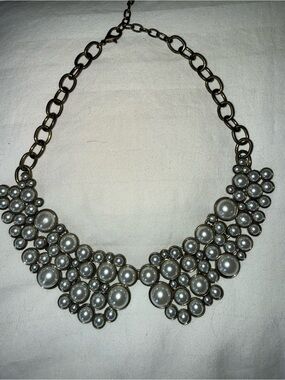 Cluster Pearl Collar Necklace in White with Gold Chain